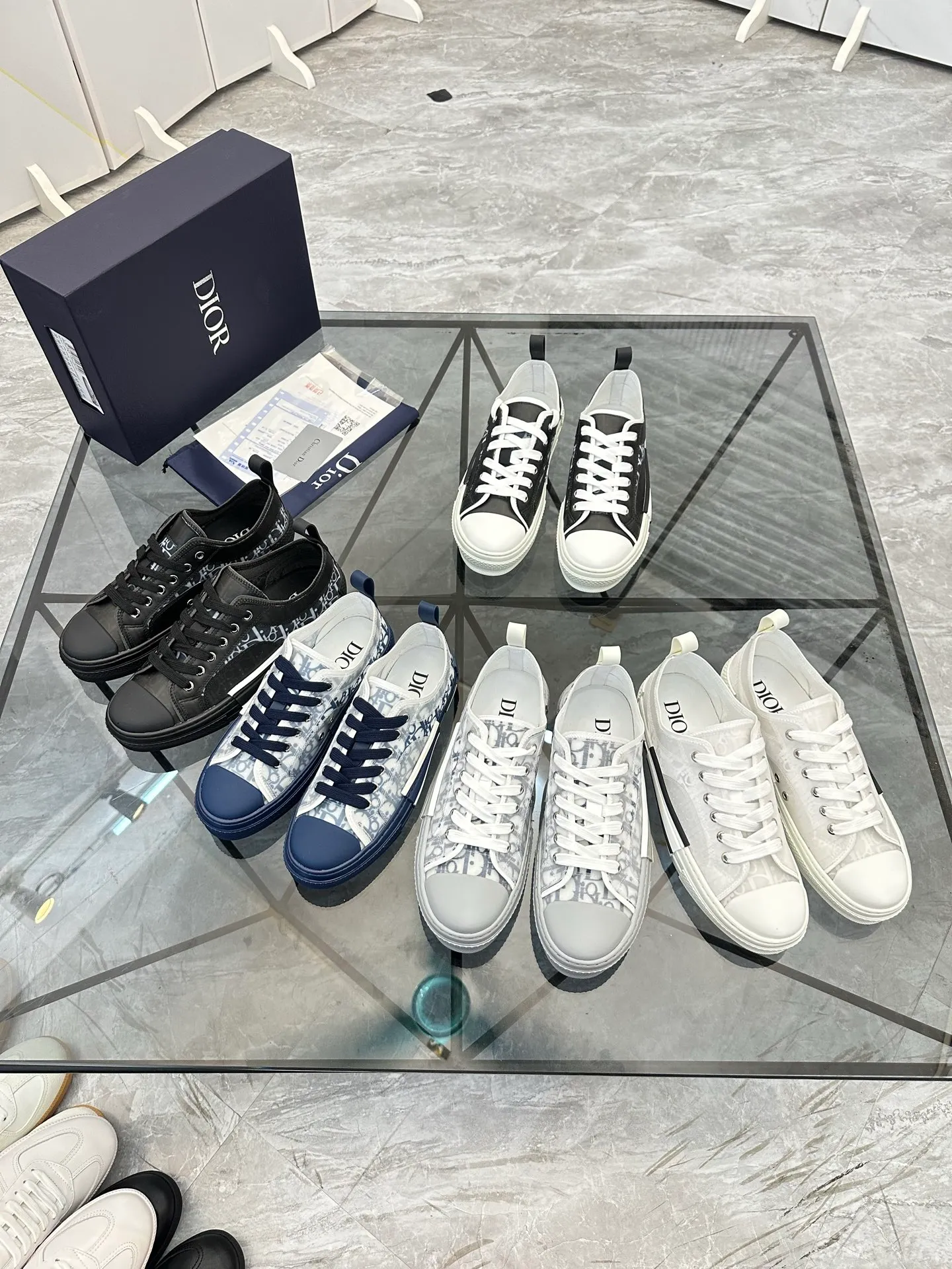 Selling men's shoes 💰: 💰P400¥ Product trademark: Dio* "Dior*" low-top casual shoes Regular size: 36-45 (can be customized to 46) Couple style B23 Product materials: Upper imported original fabric, breathable lining, original outsole. No.: 007